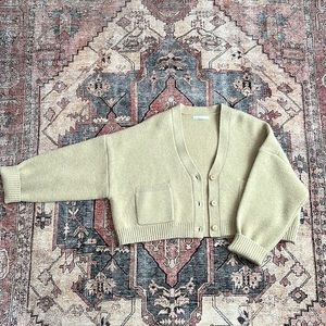 Super cute beige Cardigan, unfortunately I bought the wrong size.